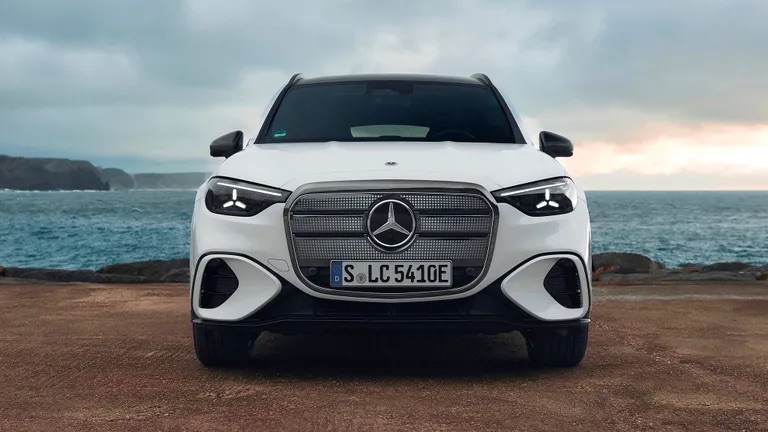 Đại lý báo Mercedes-Benz GLC đời mới giá tạm tính gần 3,4 tỷ đồng tại Việt Nam: Thiết kế khác hẳn loạt xe đang bán, bản chạy điện hơn 700km/sạc - Ảnh 1.