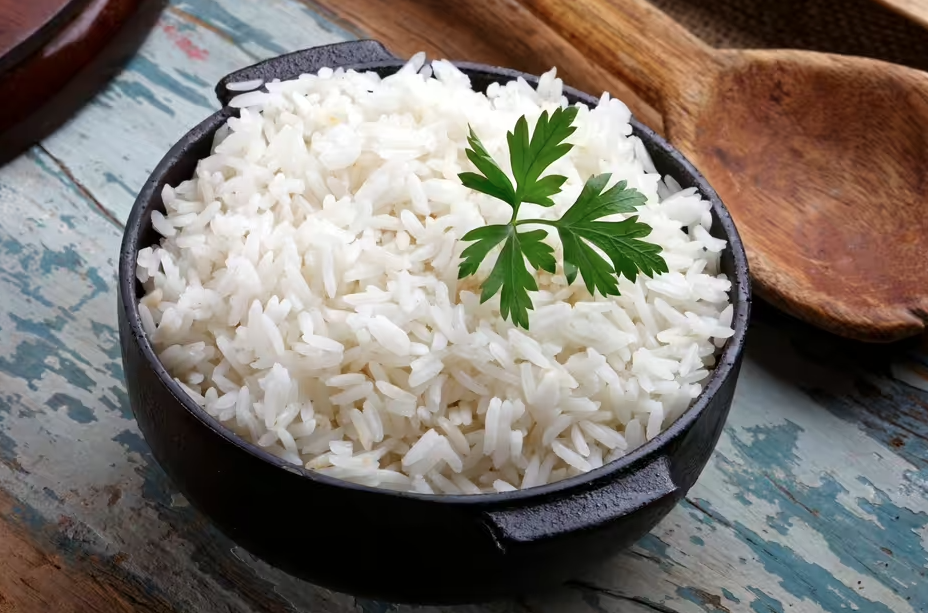 V&igrave; sao c&oacute; người nấu cơm bằng nước luộc g&agrave;? C&ocirc;ng dụng g&acirc;y bất ngờ- Ảnh 2.