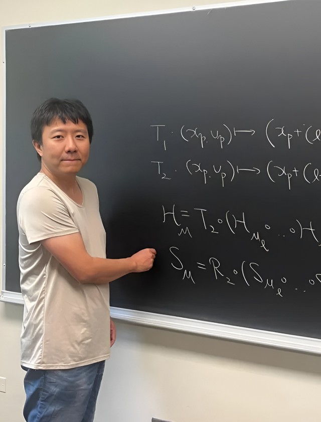 Nam gi&aacute;o sư nhận tin đoạt "giải Nobel To&aacute;n học" khi đang đọc tiểu thuyết ng&ocirc;n t&igrave;nh- Ảnh 3.