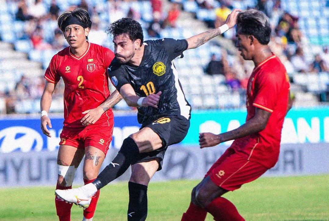 Bùng nổ trong 5 phút, tuyển Malaysia ngược dòng ngoạn mục ở trận ra quân AFF Cup - Ảnh 1. Bùng nổ trong 5 phút, tuyển Malaysia ngược dòng ngoạn mục ở trận ra quân AFF Cup - Ảnh 1.