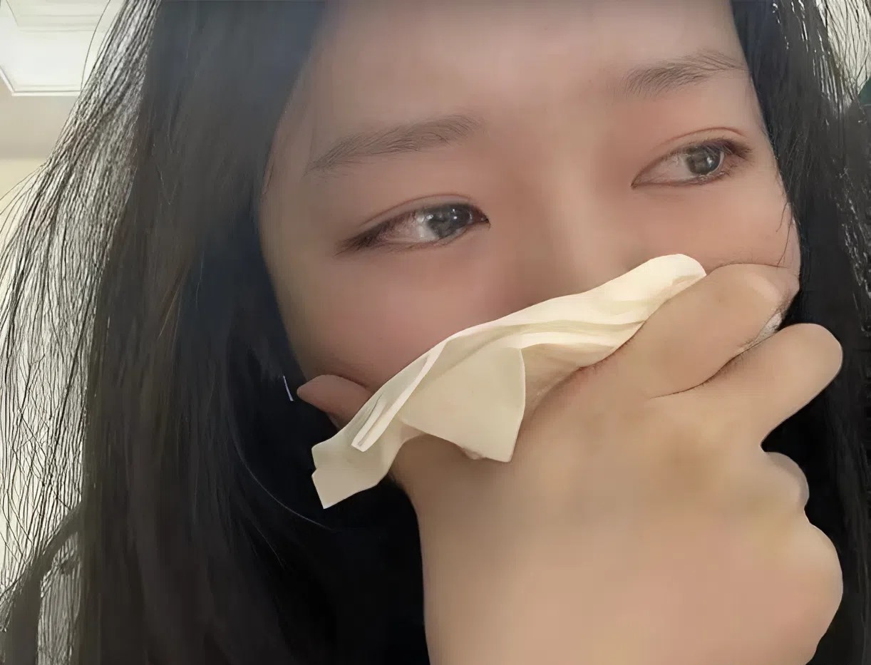 Nữ sinh 19 tuổi một m&igrave;nh l&ecirc;n th&agrave;nh phố l&agrave;m th&ecirc;m h&egrave;, mới l&agrave;m 1 ng&agrave;y đ&atilde; suy sụp: "T&ocirc;i thề kh&ocirc;ng bao giờ quay lại nơi n&agrave;y"- Ảnh 1.