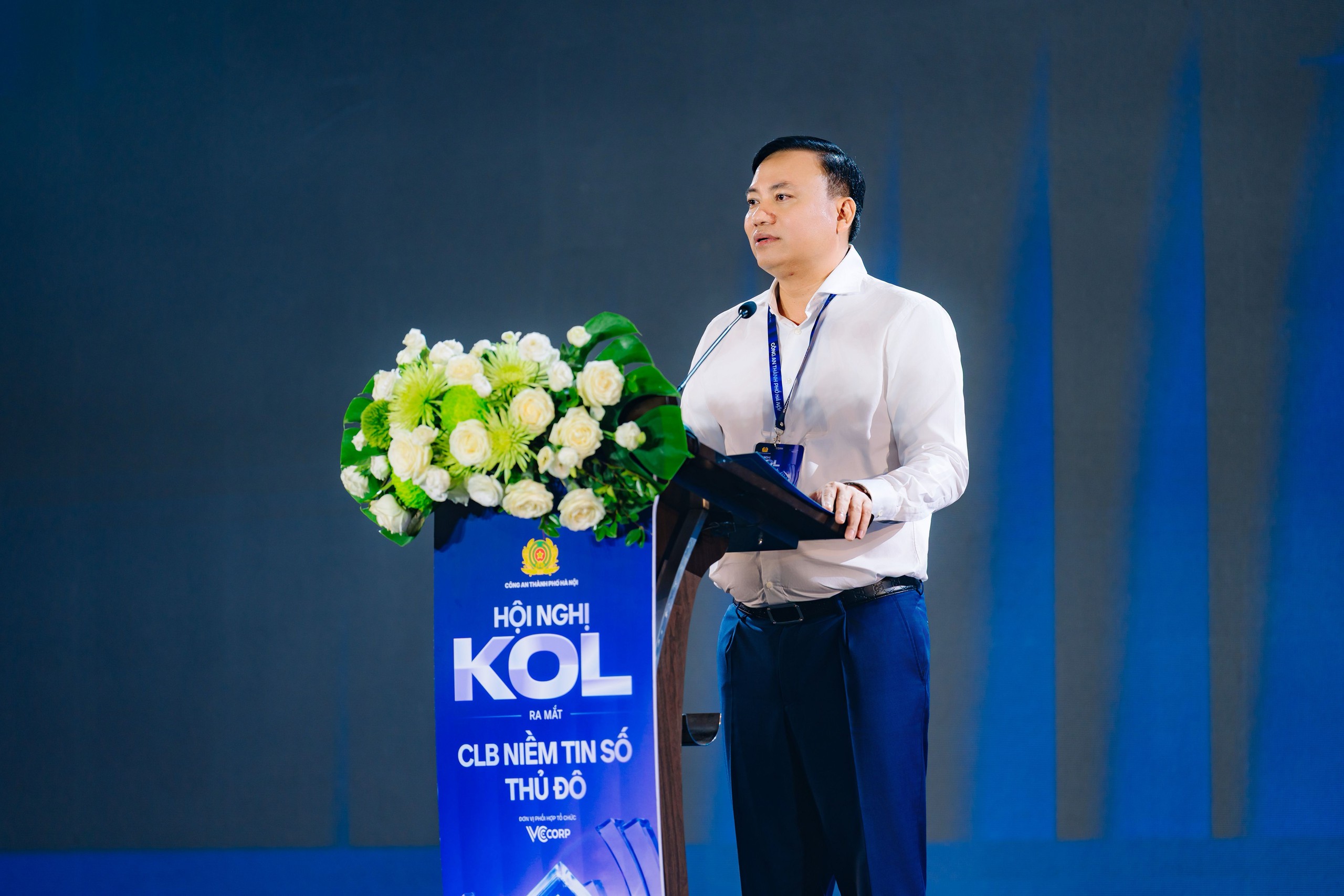 Đồng chí Đại tá Nguyễn Tiến Đạt - Phó Giám đốc Công an thành phố Hà Nội phát biểu khai mạc Hội nghị
