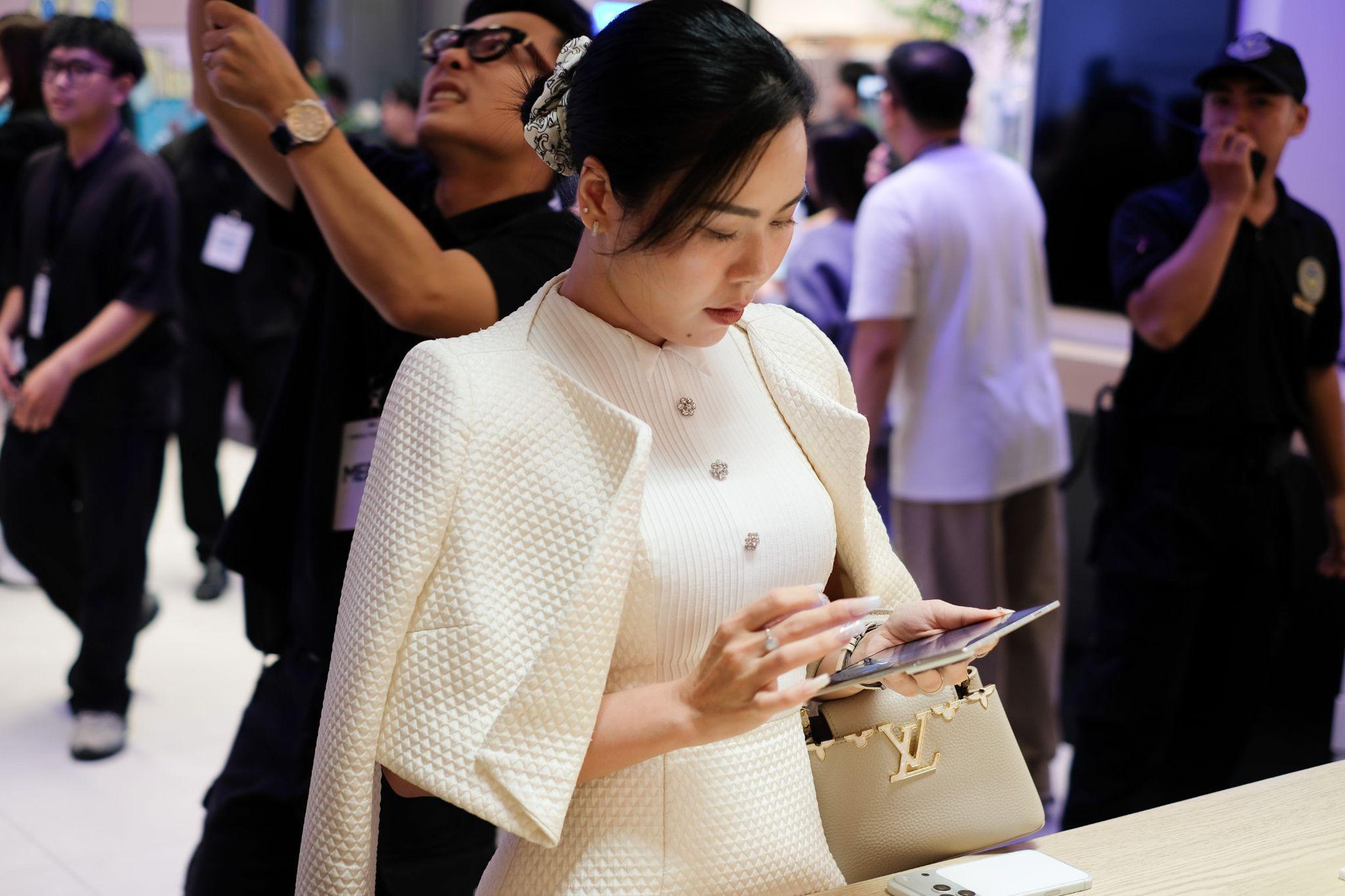 Không khí nô nức trong ngày đầu mở đăng ký trải nghiệm sớm Galaxy Z Fold8 - Ảnh 2. Không khí nô nức trong ngày đầu mở đăng ký trải nghiệm sớm Galaxy Z Fold8 - Ảnh 2.
