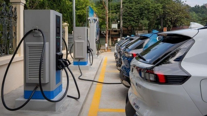 C&ocirc;ng ty trạm sạc VinFast của tỷ ph&uacute; Phạm Nhật Vượng ra th&ocirc;ng b&aacute;o tạm ngừng một việc quan trọng - Ảnh 1.