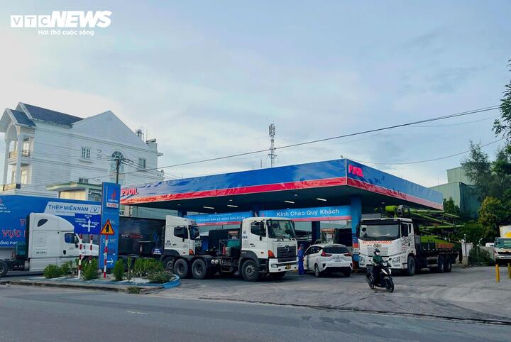 Bộ Công Thương siết kiểm tra găm hàng, các 'ông lớn' xăng dầu nói gì? - Ảnh 1.