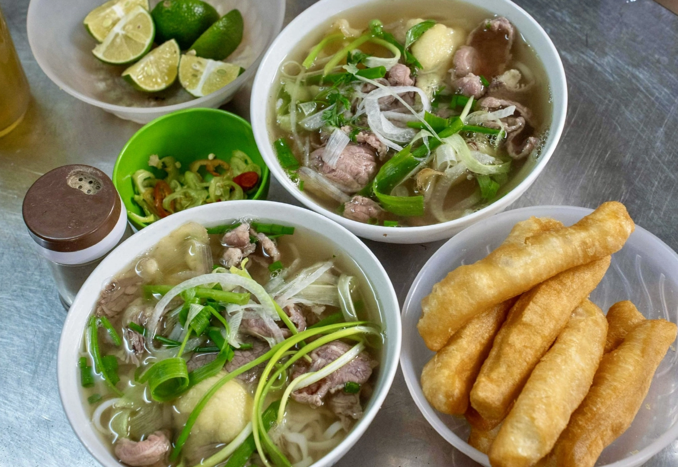 Vì sao gọi là phở? Khám phá nguồn gốc và văn hóa ẩm thực Việt Nam - Ảnh 4. Vì sao gọi là phở? Khám phá nguồn gốc và văn hóa ẩm thực Việt Nam - Ảnh 4.