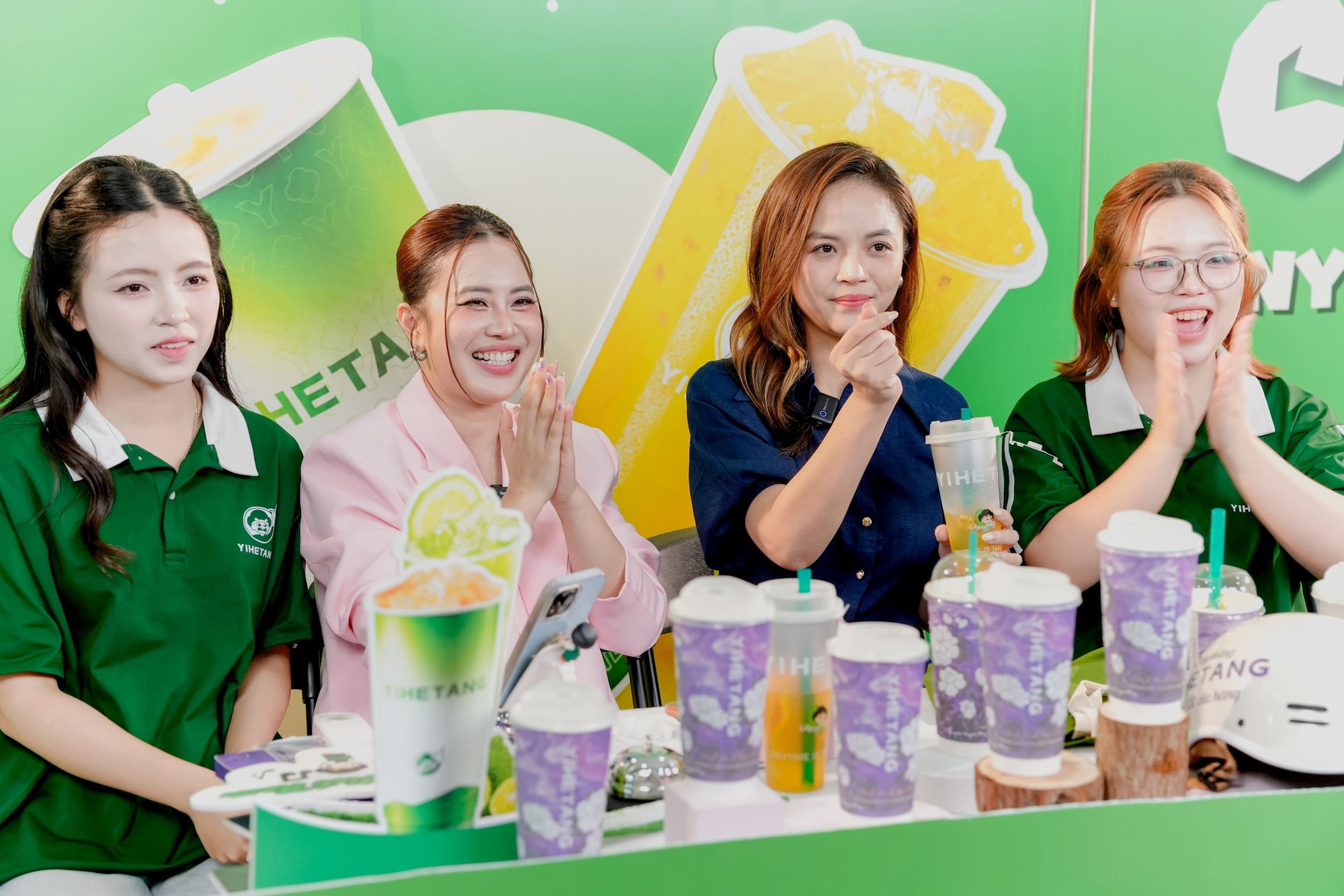 Một thương hiệu tr&agrave; sữa g&acirc;y "b&atilde;o" Megalive: Hơn 1 triệu lượt xem, nh&agrave; đầu tư li&ecirc;n tục hỏi nhượng quyền