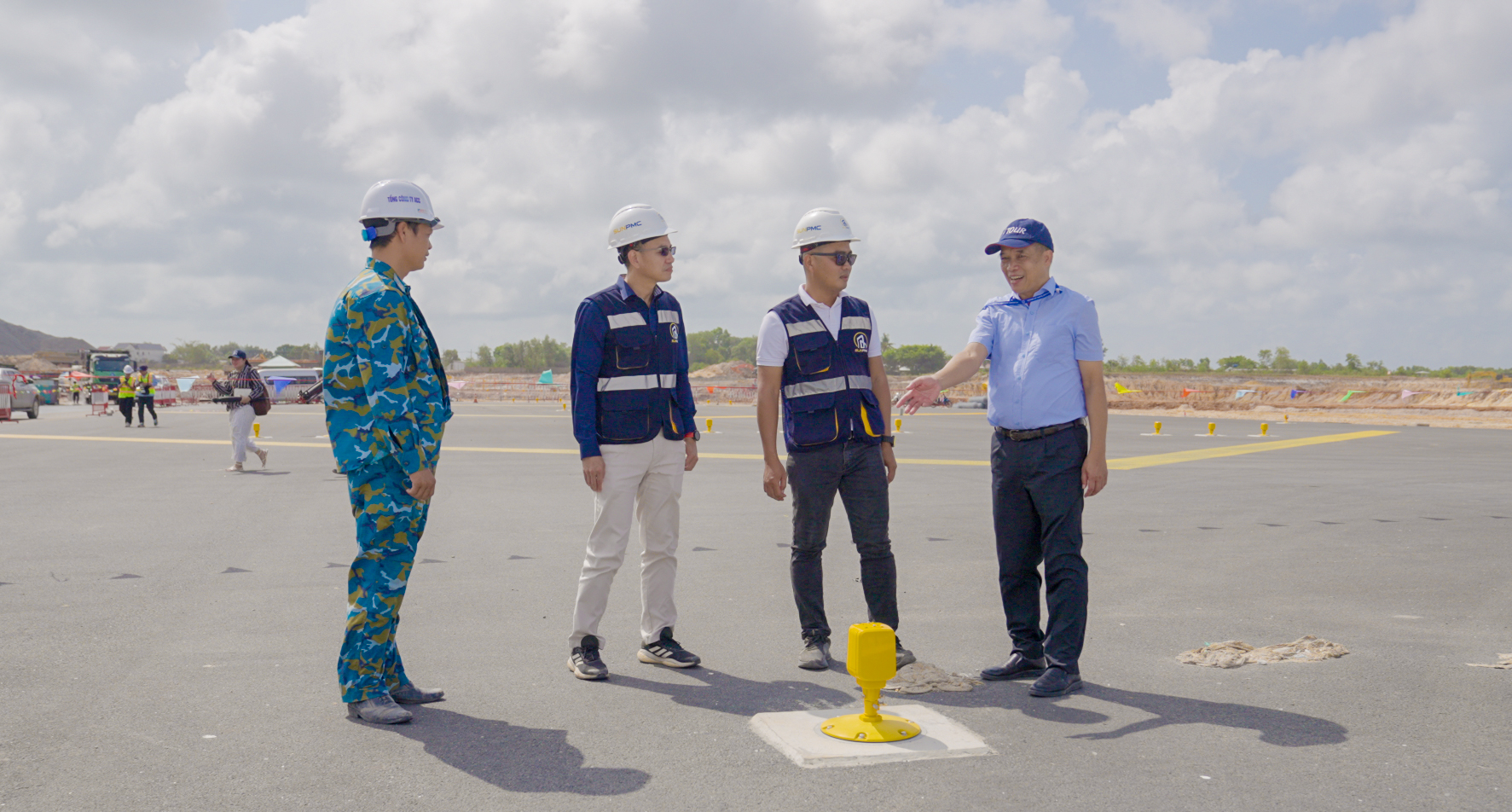 "Chưa từng có sân bay nào thi công với tốc độ như ở Phú Quốc, khiến hàng loạt nhà thầu quốc tế ngỡ ngàng” - Ảnh 2.