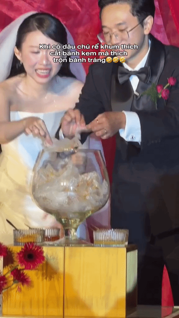 Cặp đôi có màn “trộn bánh tráng” ở đám cưới: Yêu 10 năm mới cưới, cô dâu là TikToker nổi tiếng- Ảnh 3.