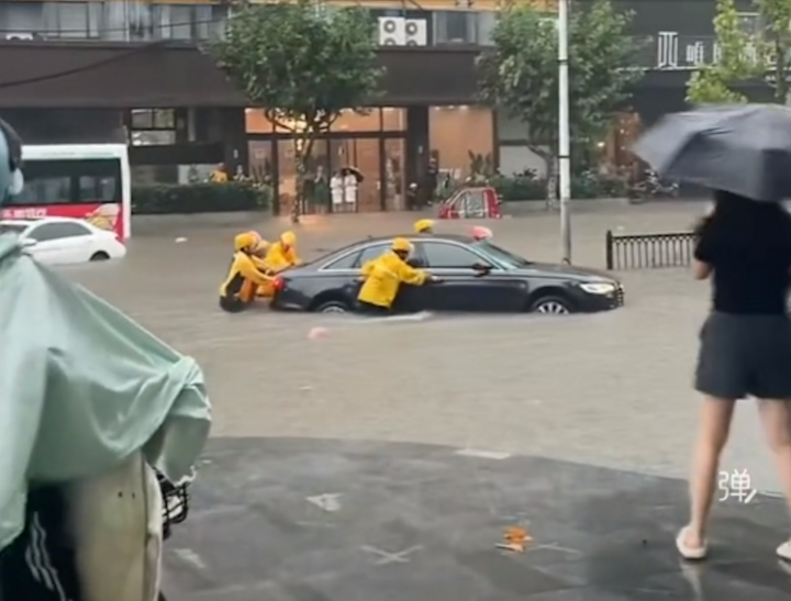 Thượng Hải ngập nước: Ph&ograve;ng thủ bằng AI vẫn chịu thua mưa b&atilde;o - Ảnh 1.