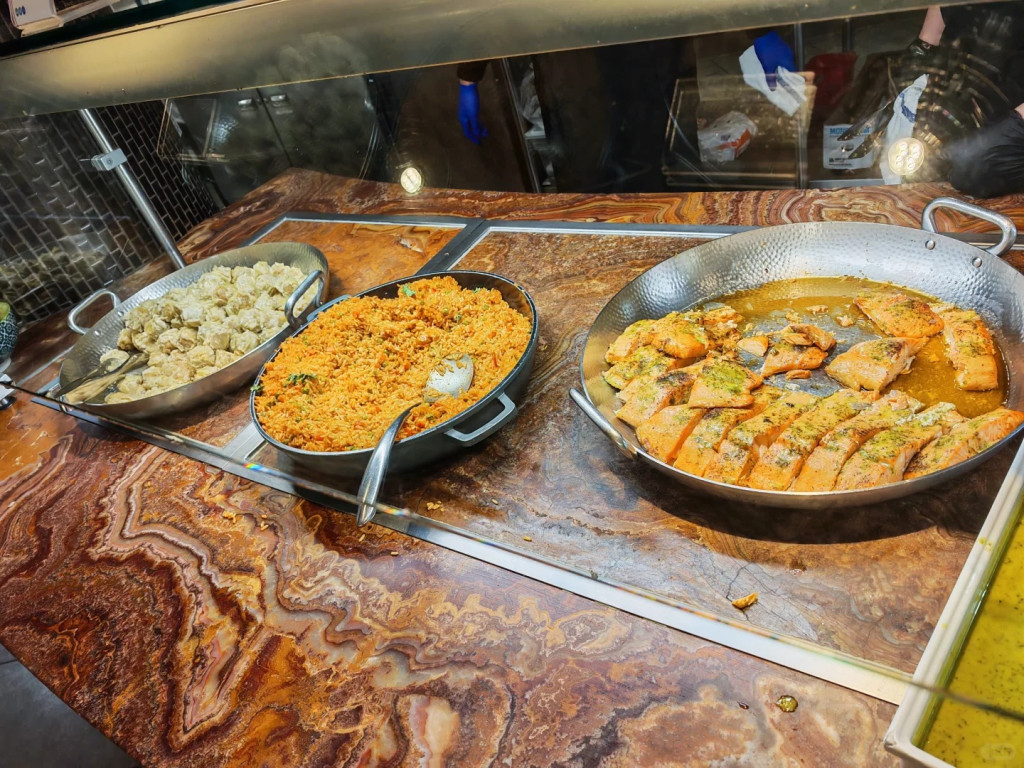 Buffet 330.000 đồng tại đại học Stanford: Trải nghiệm ẩm thực đỉnh cao - Ảnh 2.