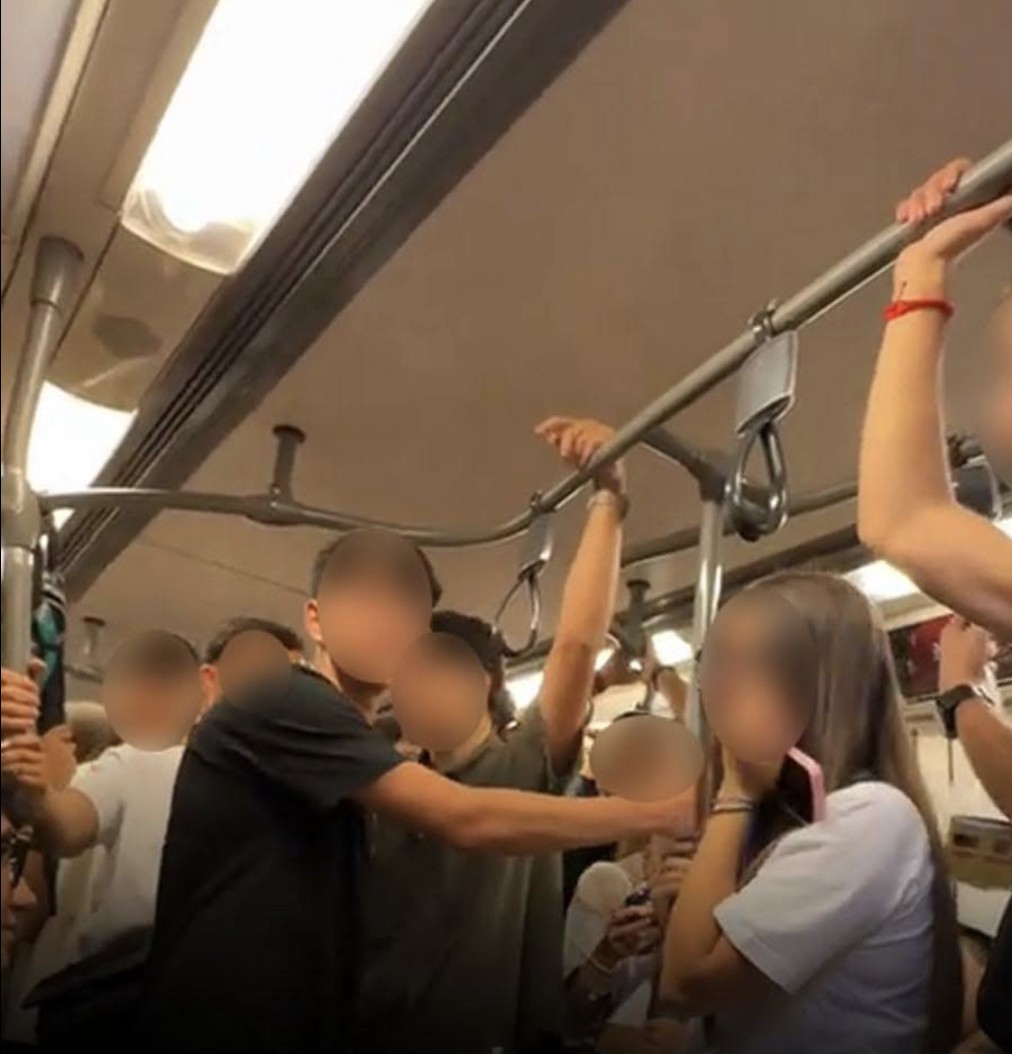 Sinh vi&ecirc;n &Yacute; xin lỗi người Th&aacute;i sau sự cố tr&ecirc;n t&agrave;u điện tại Bangkok - Ảnh 2.