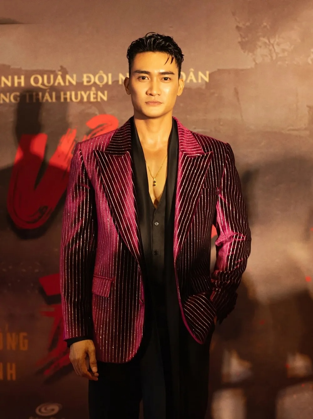 Hết hồn khi thấy mỹ nam Việt trợn trừng mắt đập vỡ ghế, c&ograve;n tự nhận &ldquo;tưởng vậy l&agrave; ngầu&rdquo;- Ảnh 4.