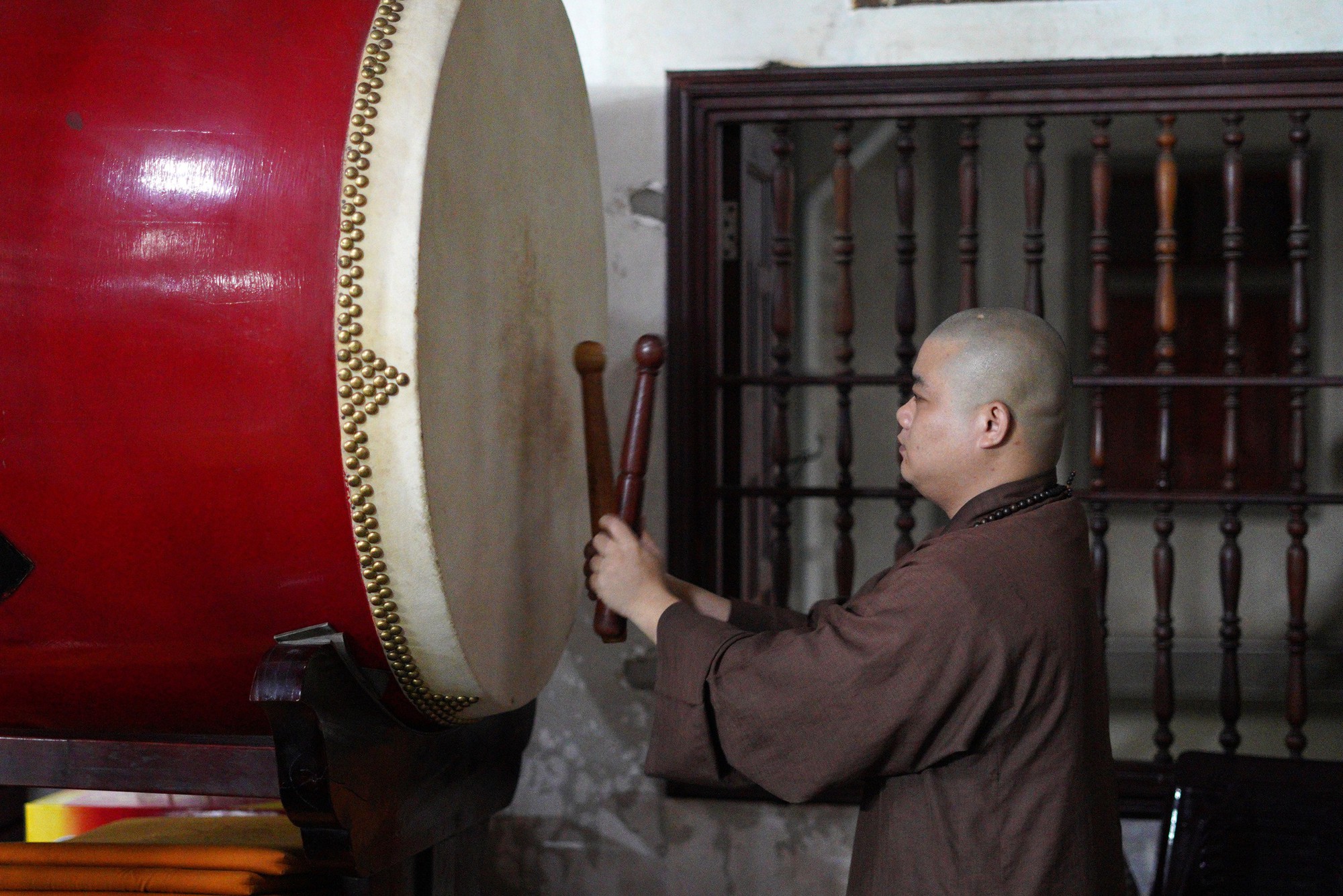 Hơn 18 . 000 Ngôi chùa cử chuông tưởng niệm Anh hùng liệt sĩ Ngày 27 / 7 - Ảnh 1. Hơn 18 . 000 Ngôi chùa cử chuông tưởng niệm Anh hùng liệt sĩ Ngày 27 / 7 - Ảnh 1.