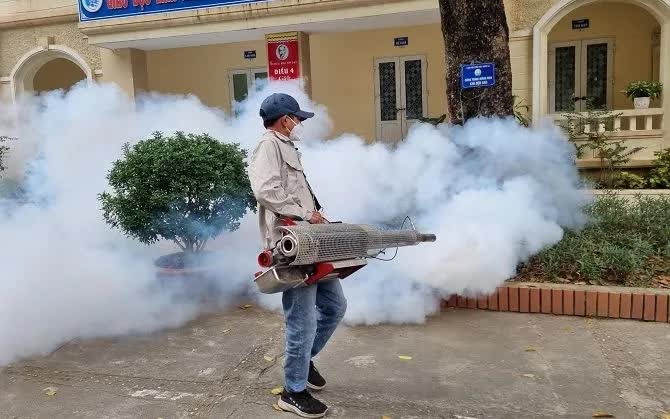 H&agrave; Nội: Sốt xuất huyết tăng mạnh, th&ecirc;m 3 ổ dịch mới - Ảnh 1.