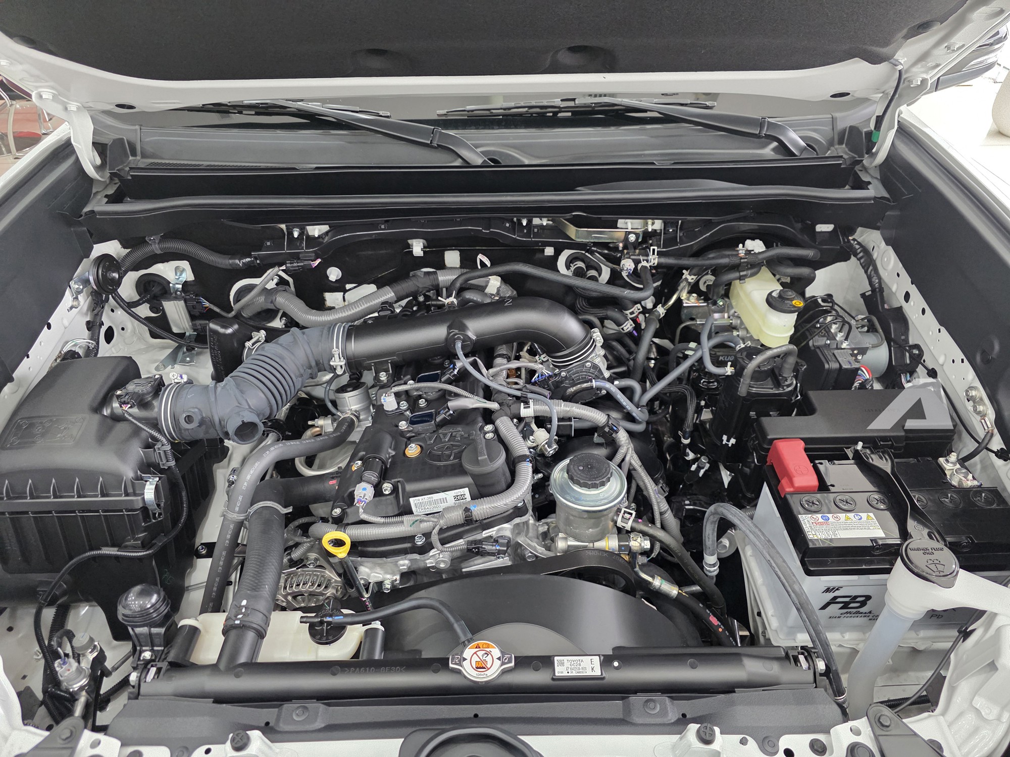 Ảnh thực tế Toyota Land Cruiser FJ gi&aacute; 1,198 tỷ đồng tại Việt Nam: Giống Prado mini, m&aacute;y xăng 2.7L, đầy đủ ADAS - Ảnh 9.