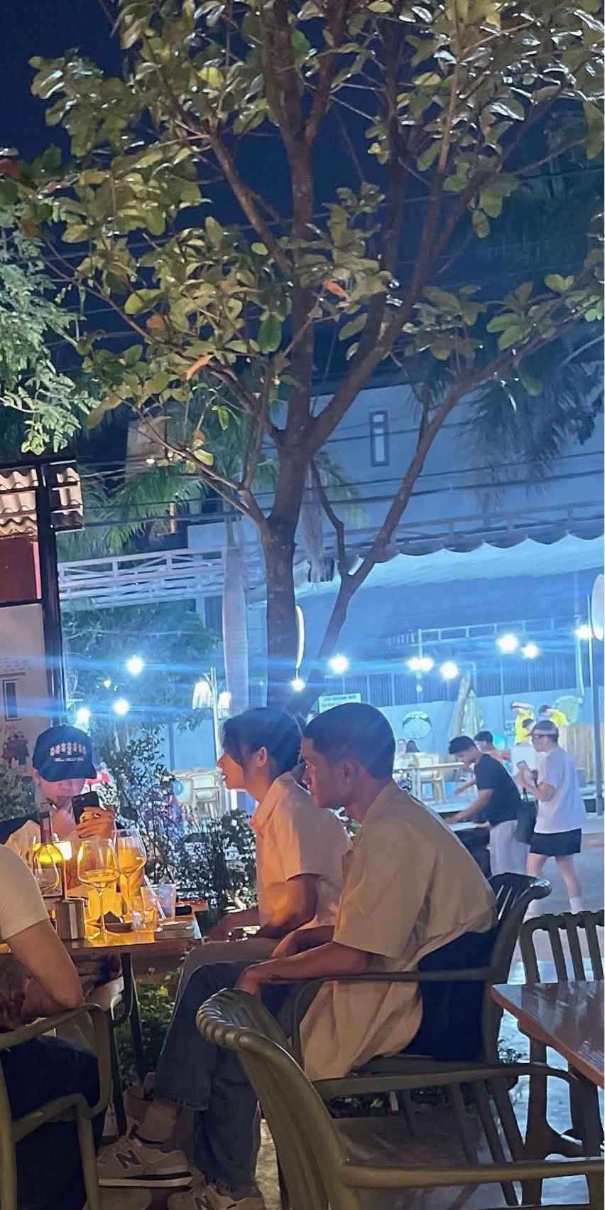 Nguyễn H&ugrave;ng thả tim Đan Thư &ldquo;kh&ocirc;ng trượt ph&aacute;t n&agrave;o&rdquo;, bị team qua đường bắt gặp khắp nơi - Ảnh 7.