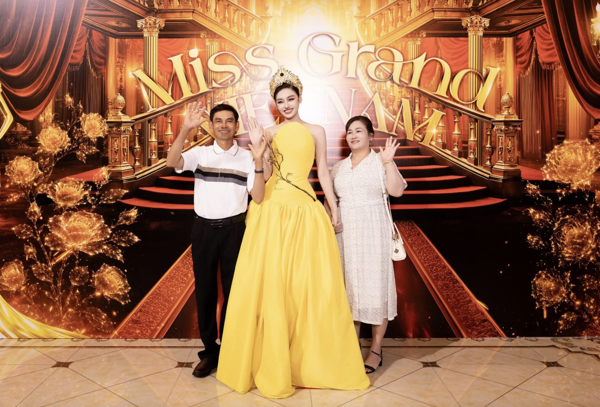 B&aacute;n kết Miss Grand Vietnam 2026: Th&iacute; sinh mang trăn, "biến h&igrave;nh" thay trang phục giữa s&acirc;n khấu!- Ảnh 2.