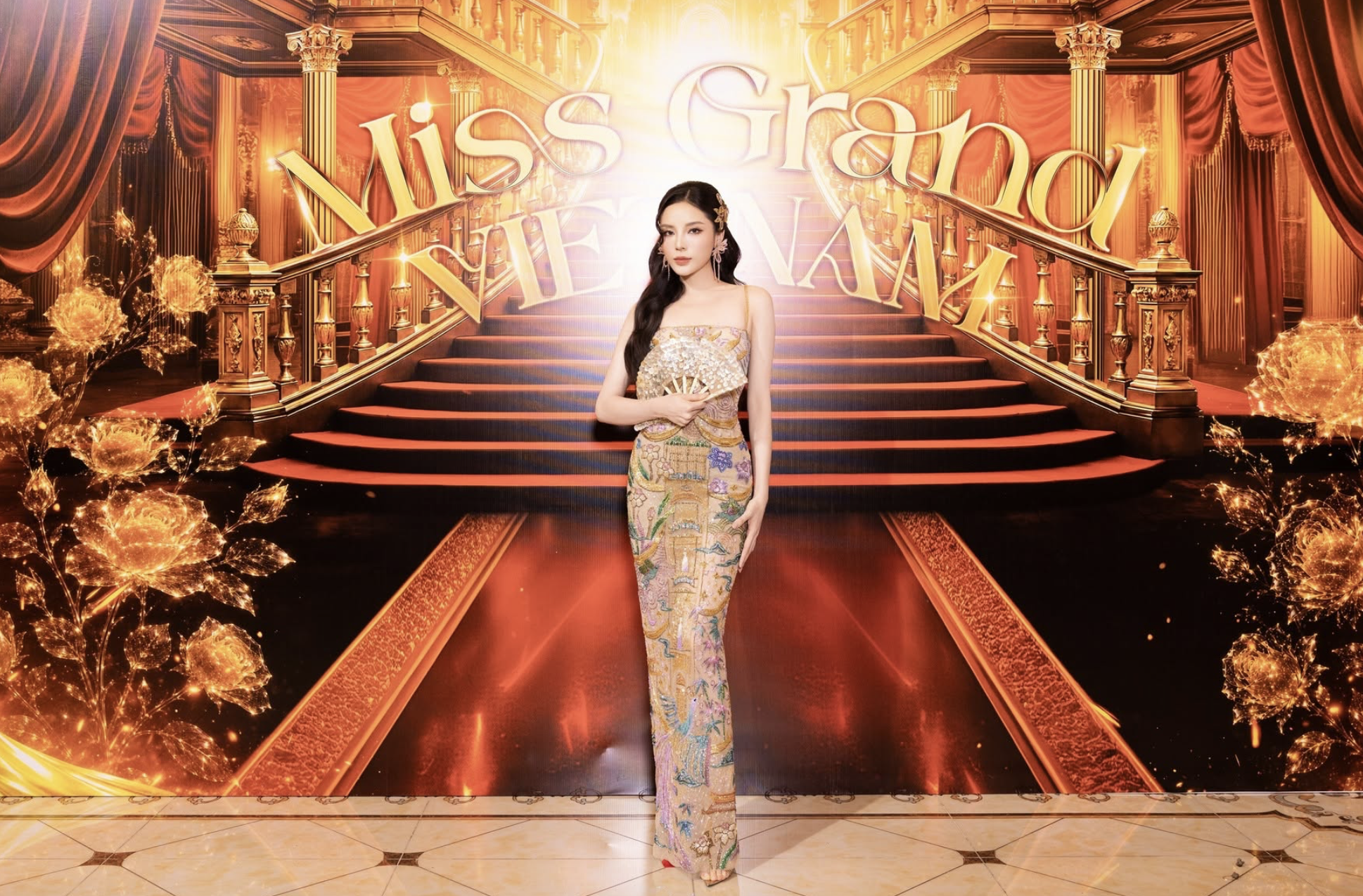B&aacute;n kết Miss Grand Vietnam 2026: Th&iacute; sinh mang trăn, "biến h&igrave;nh" thay trang phục giữa s&acirc;n khấu!- Ảnh 4.