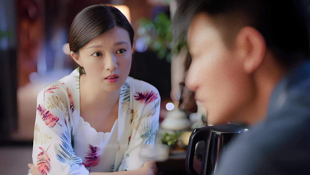 Biết chuyện t&ocirc;i v&agrave; anh họ vẫn l&eacute;n l&agrave;m, chồng &eacute;p t&ocirc;i phải từ mặt anh ấy- Ảnh 1.