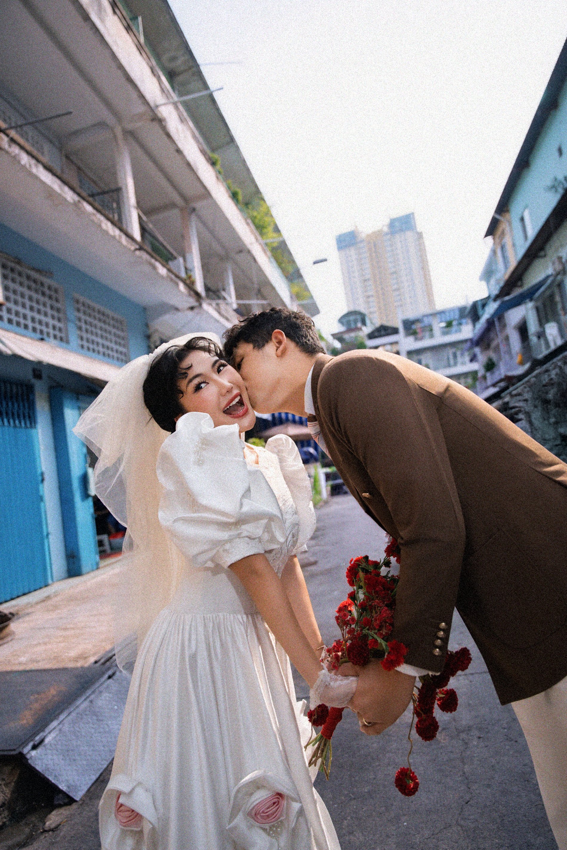 Kh&aacute;ch nước ngo&agrave;i đổ về Việt Nam chụp ảnh cưới: Xu hướng mới - Ảnh 4.