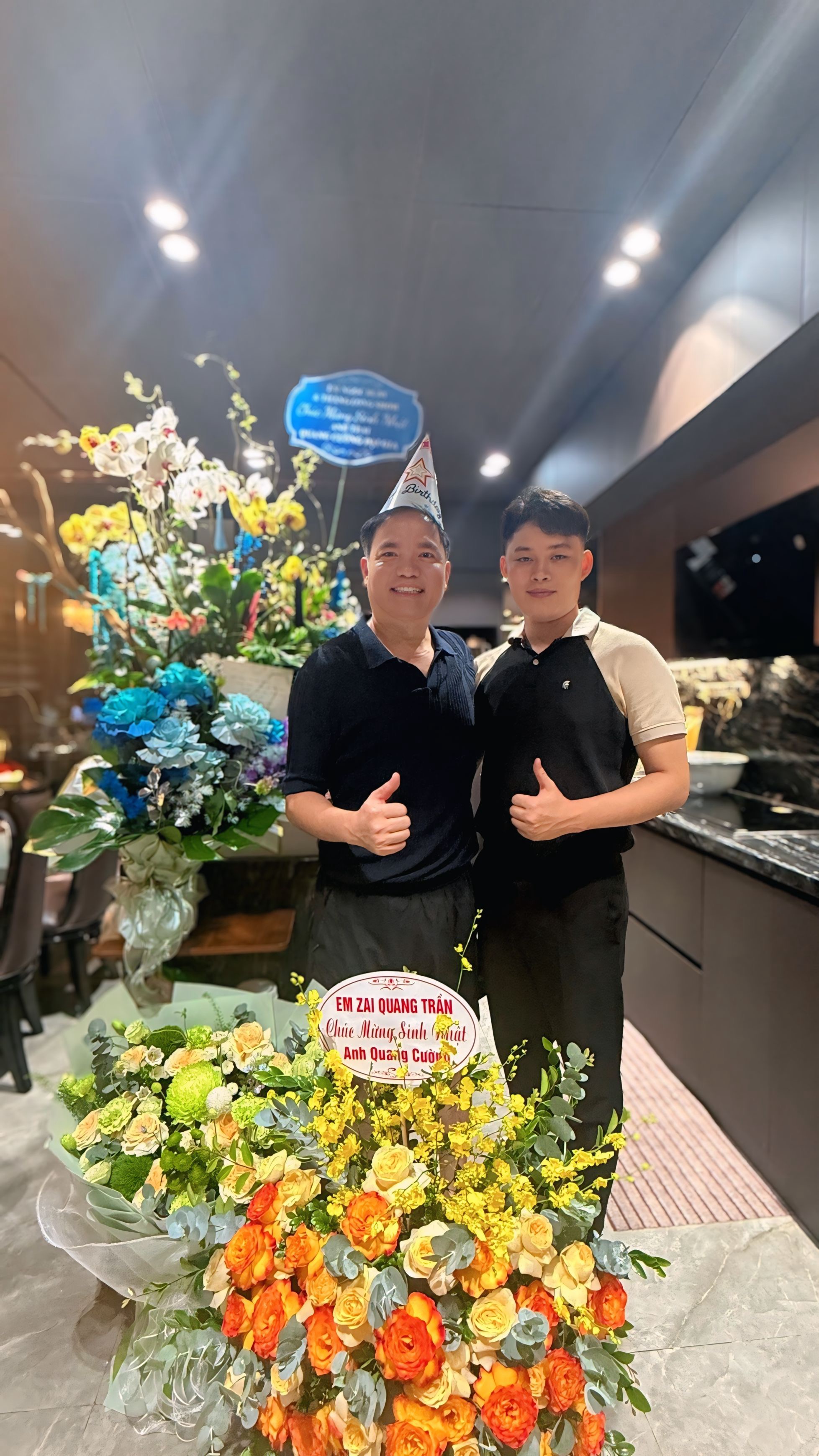 Bầu show Quang Cường đ&oacute;n tuổi 50, nhận qu&agrave; mừng 500 triệu đồng - Ảnh 7.