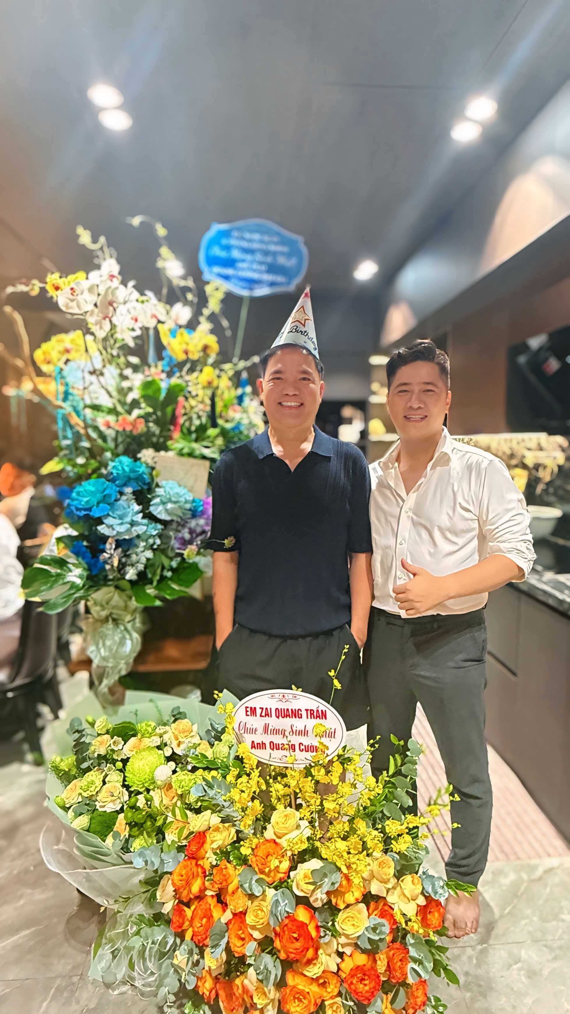 Bầu show Quang Cường đ&oacute;n tuổi 50, nhận qu&agrave; mừng 500 triệu đồng - Ảnh 4.