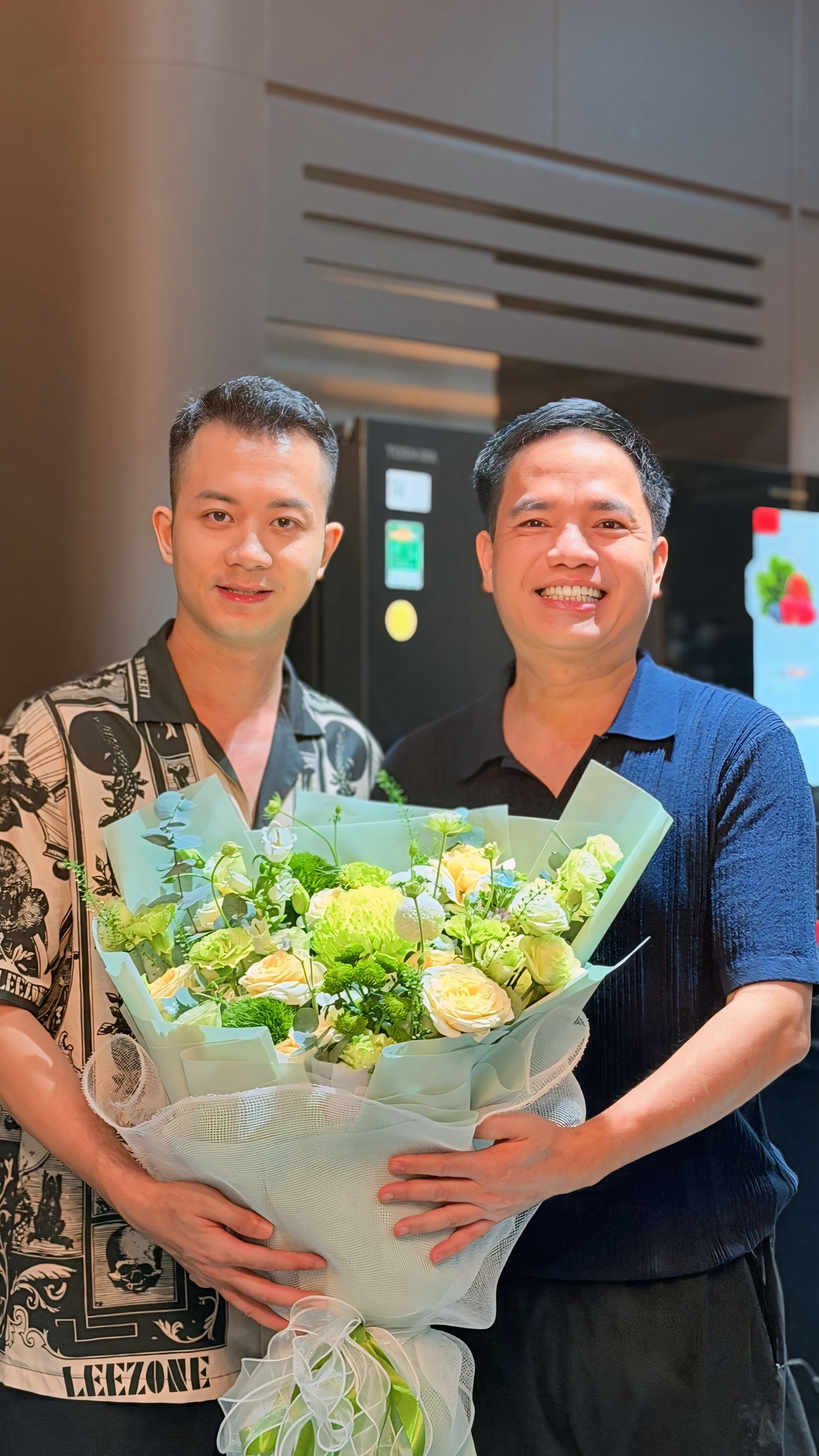 Bầu show Quang Cường đ&oacute;n tuổi 50, nhận qu&agrave; mừng 500 triệu đồng - Ảnh 6.