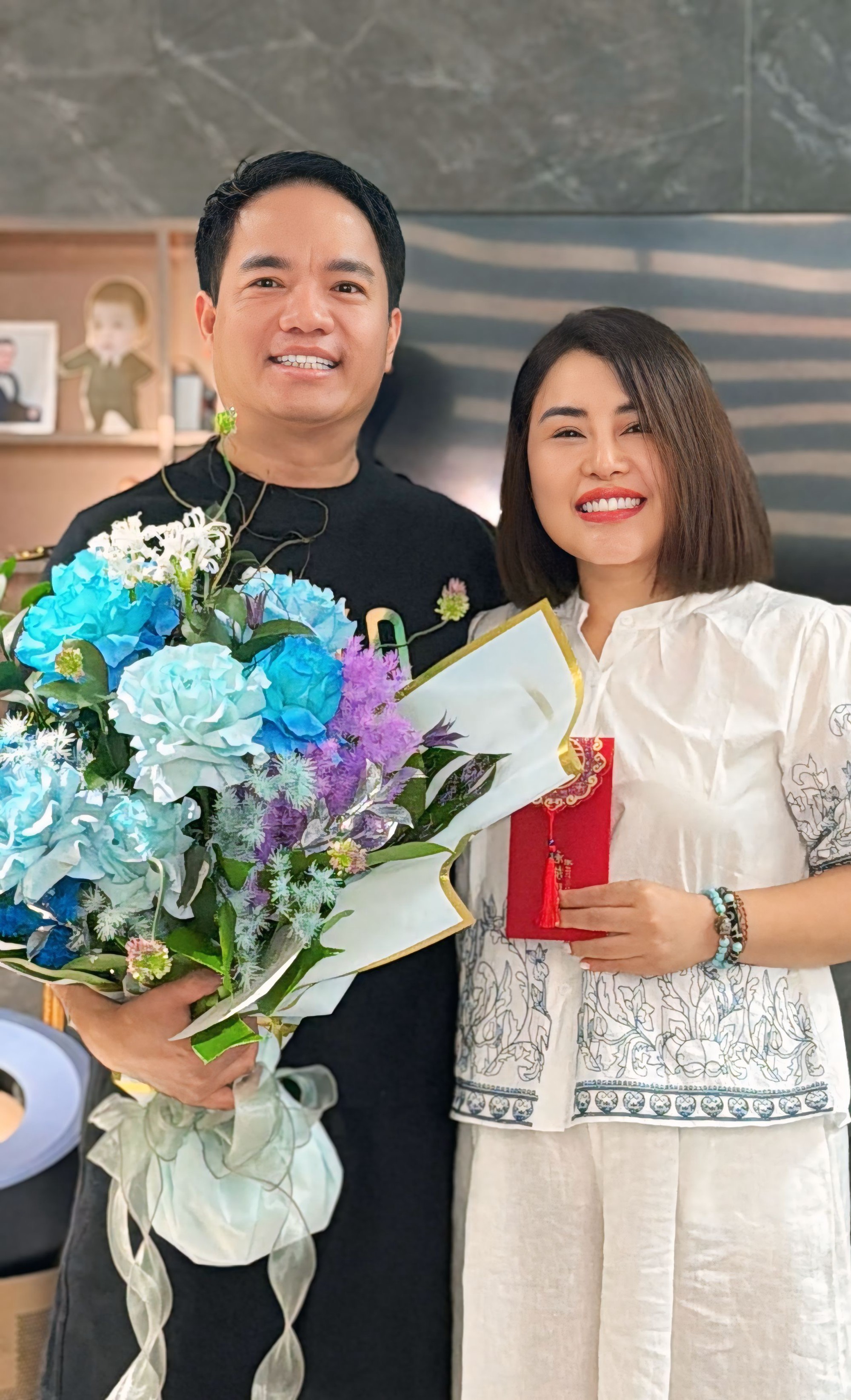 Bầu show Quang Cường đ&oacute;n tuổi 50, nhận qu&agrave; mừng 500 triệu đồng - Ảnh 5.