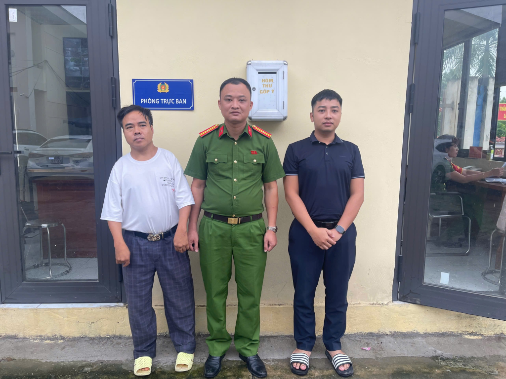 Công an hỗ trợ giải quyết vụ chuyển nhầm tiền 20 . 600 . 000 Đồng ở Hà Nội - Ảnh 1. Công an hỗ trợ giải quyết vụ chuyển nhầm tiền 20 . 600 . 000 Đồng ở Hà Nội - Ảnh 1.