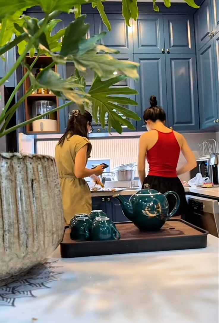 4 thế hệ, hơn 20 người sống chung tr&ecirc;n mảnh đất 3.000m2 ở H&agrave; Nội: Người phụ nữ "cầm c&acirc;n nảy mực" khiến cả 4 n&agrave;ng d&acirc;u nể phục - Ảnh 3.