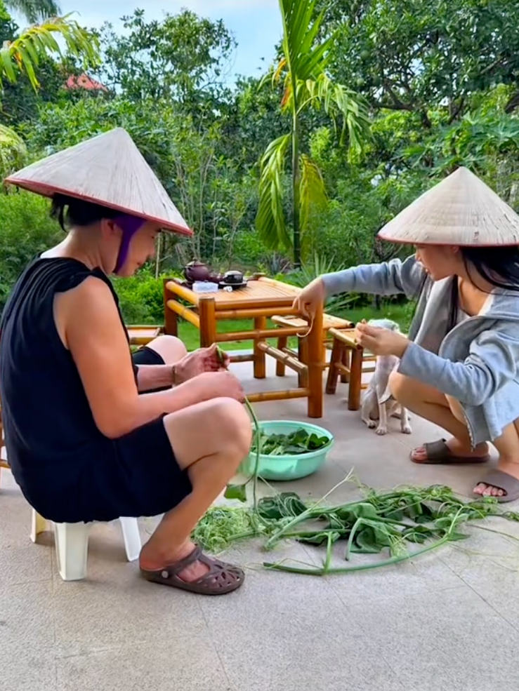 4 thế hệ, hơn 20 người sống chung tr&ecirc;n mảnh đất 3.000m2 ở H&agrave; Nội: Người phụ nữ "cầm c&acirc;n nảy mực" khiến cả 4 n&agrave;ng d&acirc;u nể phục - Ảnh 6.