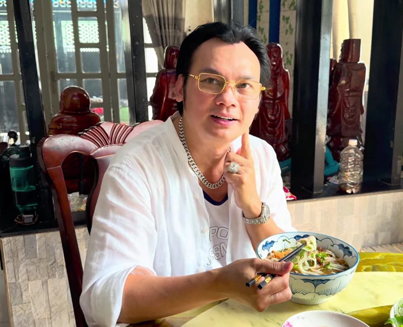 NSƯT Kim Tiểu Long: "Con g&aacute;i t&ocirc;i cũng đ&acirc;u c&ograve;n để m&agrave; livestream" - Ảnh 1.
