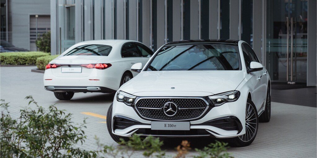 Đại l&yacute; b&aacute;o Mercedes-Benz E-Class sắp th&ecirc;m bản PHEV tại Việt Nam: Gi&aacute; tạm t&iacute;nh gần 3,4 tỷ đồng, chạy 100km kh&ocirc;ng cần xăng, tăng sức cạnh tranh 5 Series - Ảnh 1.