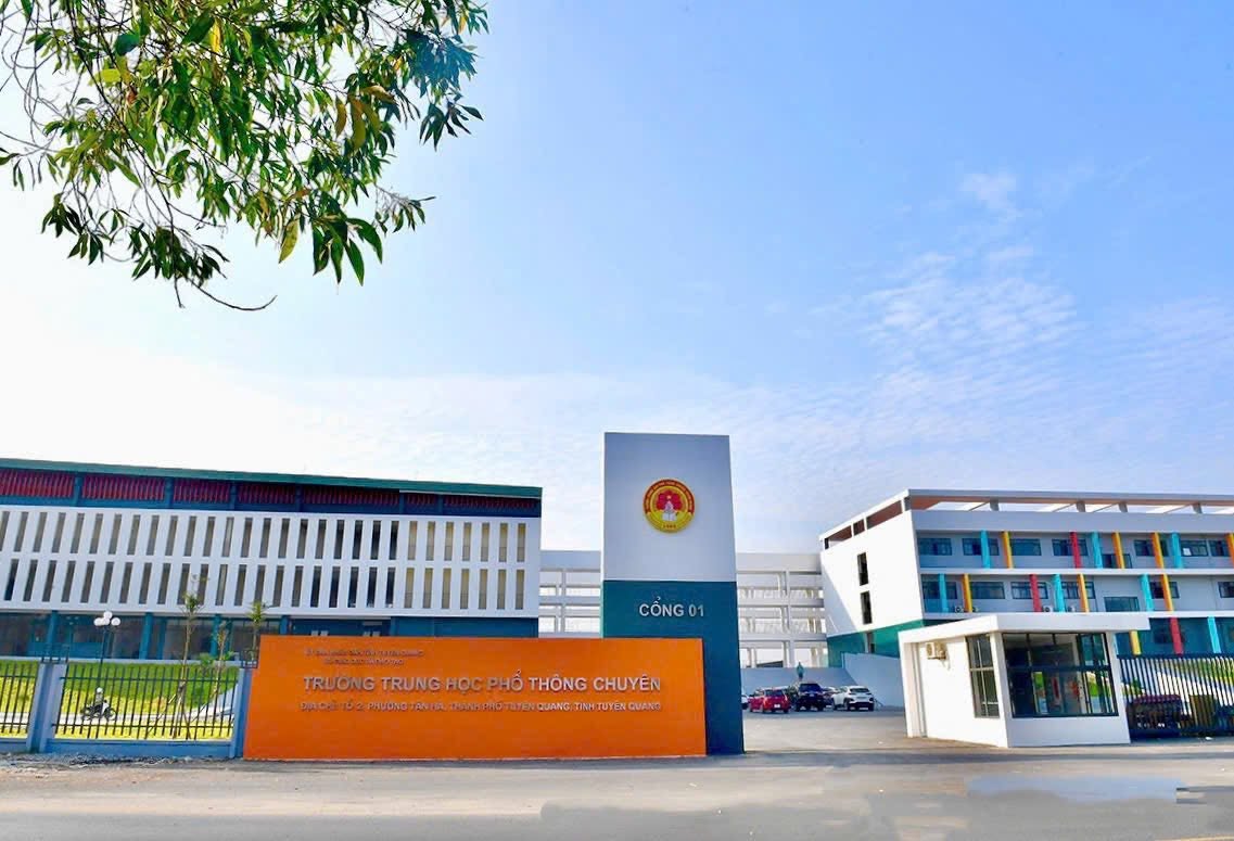 Vụ trường có 147 điểm 10 Toán tốt nghiệp ở Tuyên Quang: Thông tin về giáo viên coi thi - Ảnh 2.