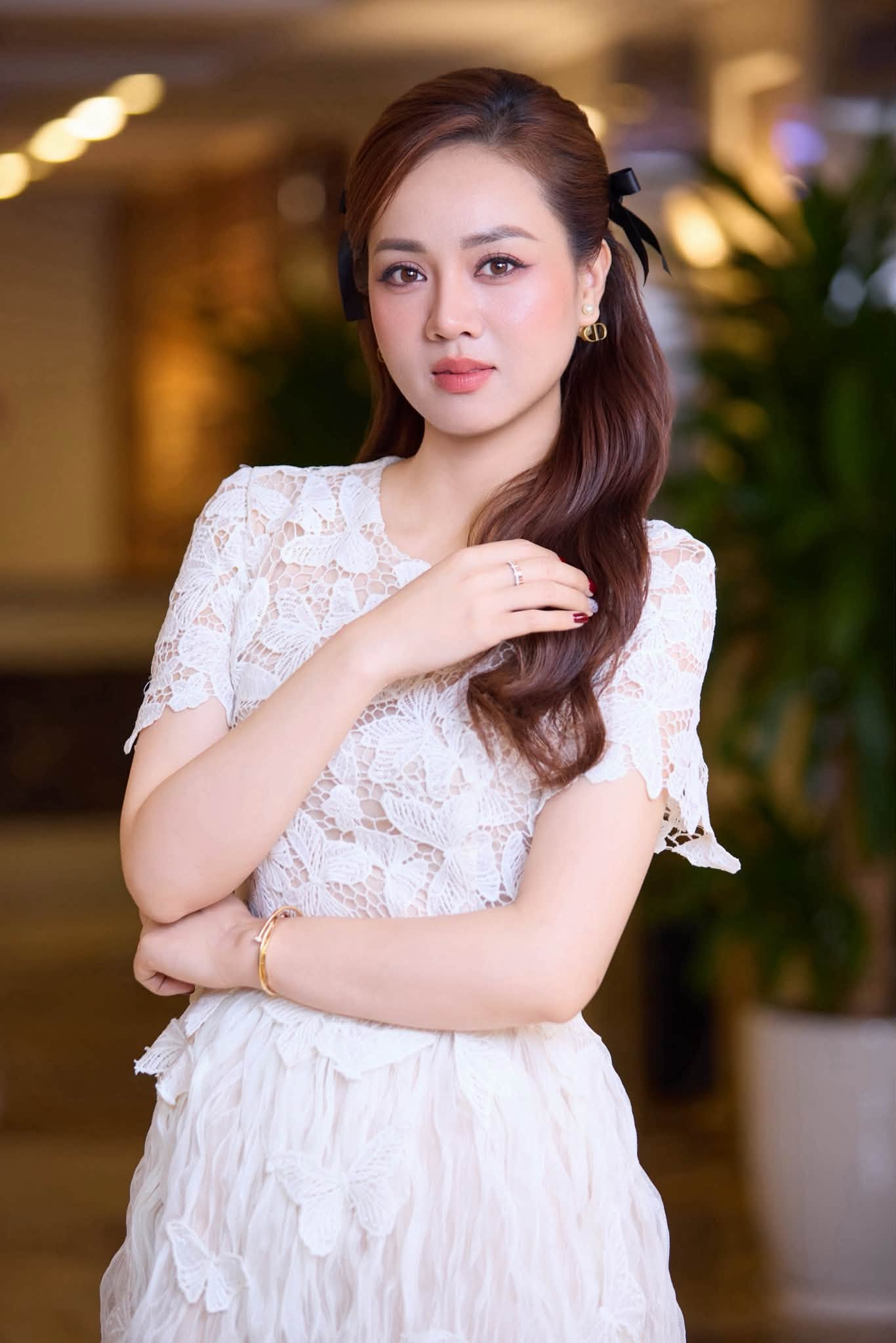 Vợ NS C&ocirc;ng L&yacute;: "L&uacute;c n&agrave;o cũng trong t&igrave;nh trạng cần tiền" - Ảnh 1.