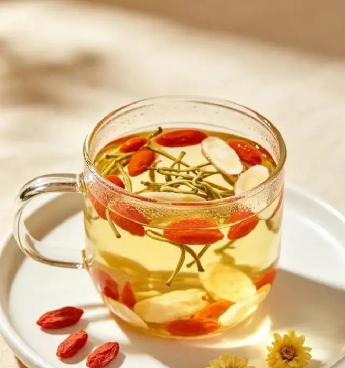 Từ nay trở đi, h&atilde;y th&ecirc;m thứ n&agrave;y v&agrave;o cốc nước của bạn mỗi ng&agrave;y, chứng vi&ecirc;m gan sẽ dịu bớt, nhiệt t&iacute;ch tụ trong cơ thể sẽ tan biến - Ảnh 2.