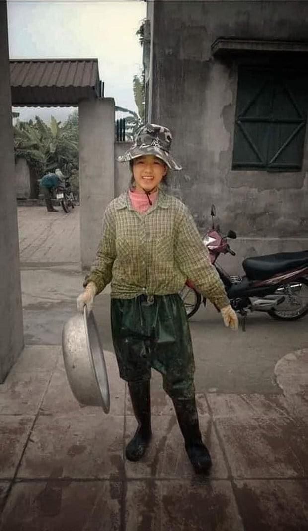 Hồi nhỏ ở qu&ecirc; ch&acirc;n lấm tay b&ugrave;n, c&ocirc; g&aacute;i đổi đời nhờ đẹp v&agrave; kh&eacute;o: Giờ l&agrave;m vợ Tổng gi&aacute;m đốc, h&agrave;ng hiệu k&iacute;n người- Ảnh 1.