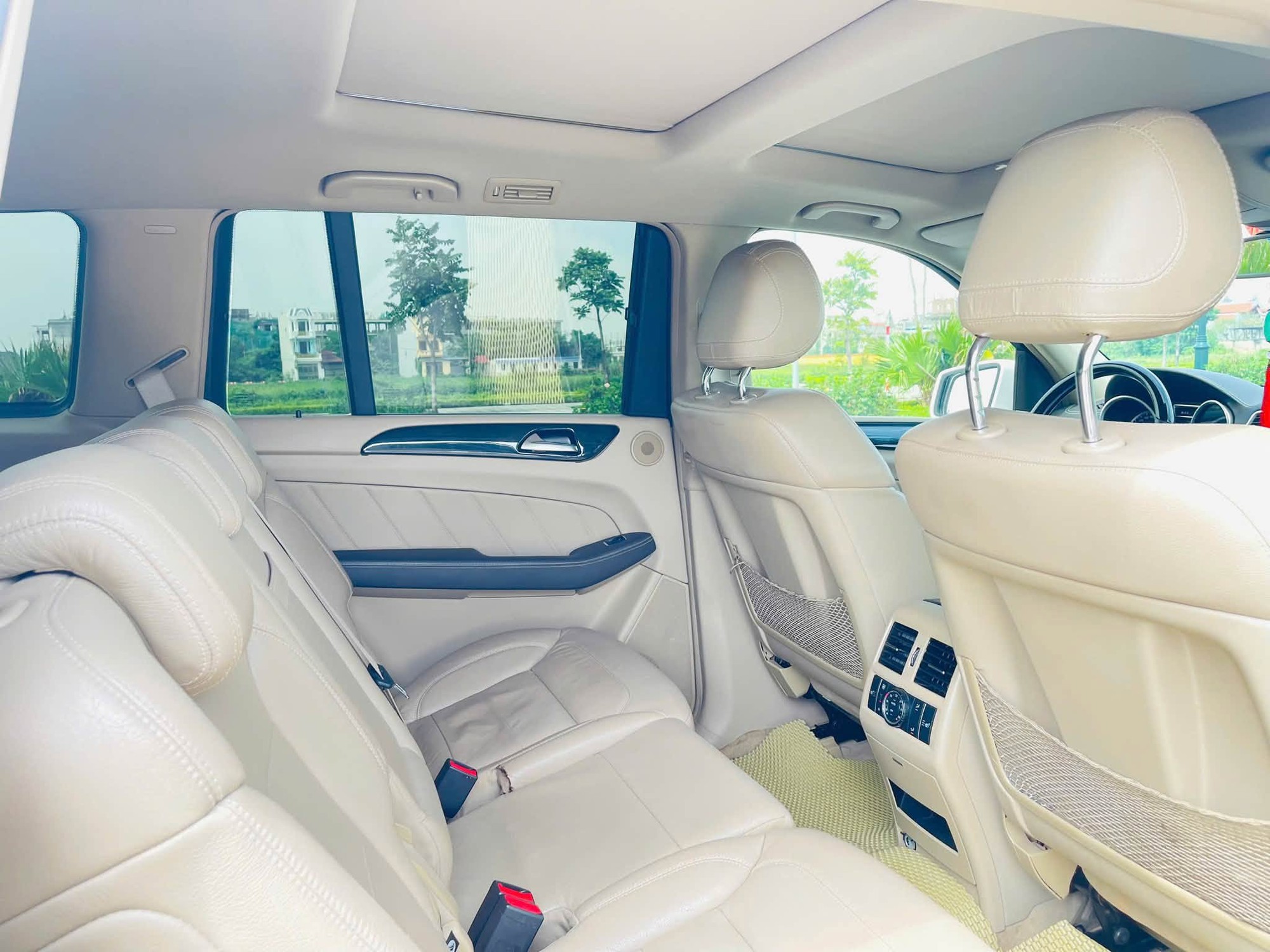 Chiếc Mercedes-Benz này bán lại chưa đến 700 triệu: 7 chỗ phục vụ gia đình, rẻ hơn thị trường cả trăm triệu khiến 'nói chẳng ai tin' - Ảnh 9.
