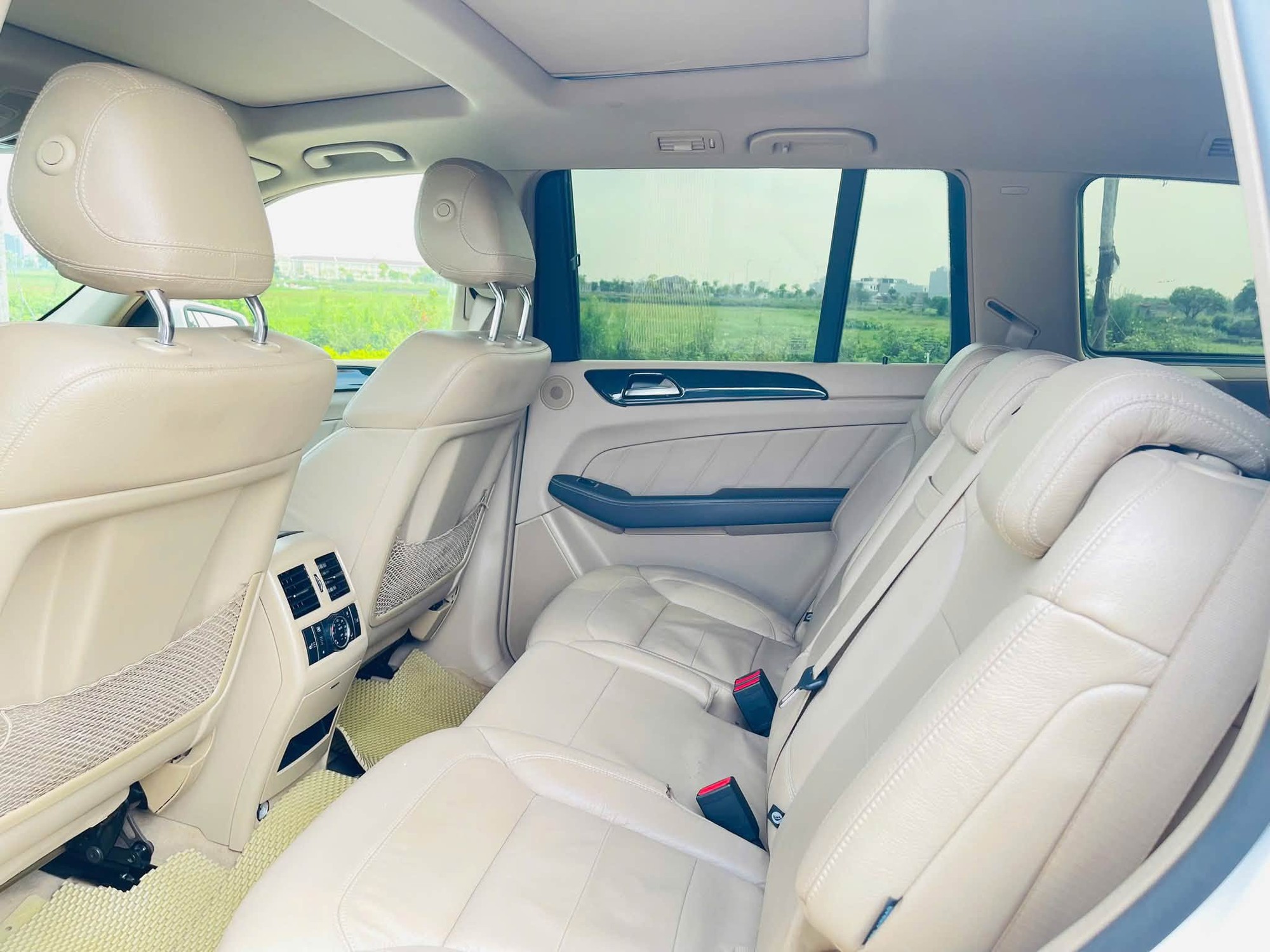 Chiếc Mercedes-Benz này bán lại chưa đến 700 triệu: 7 chỗ phục vụ gia đình, rẻ hơn thị trường cả trăm triệu khiến 'nói chẳng ai tin' - Ảnh 10.