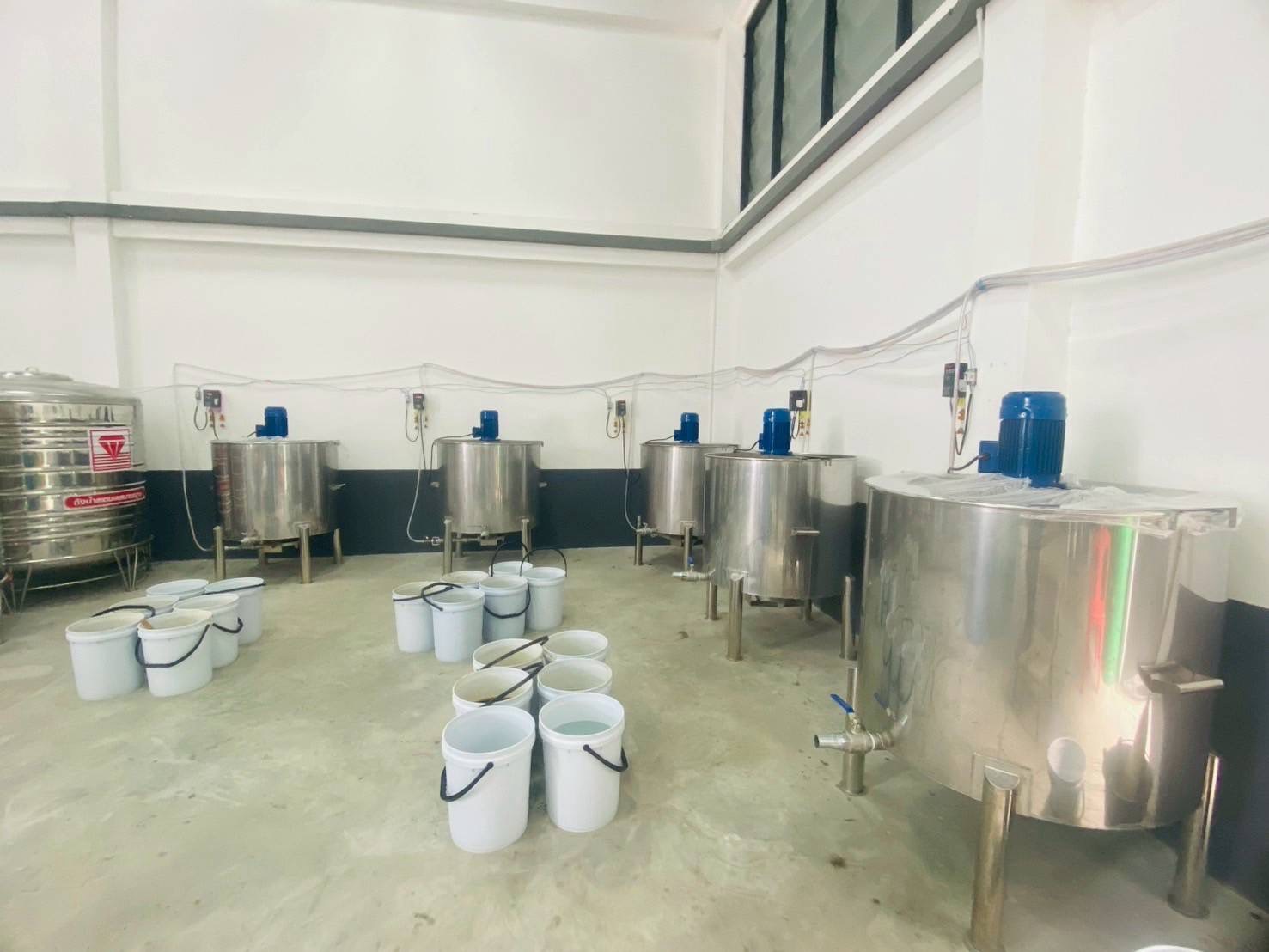 Triệt phá đường dây sản xuất thuốc ho giả với 170. 000 sản phẩm - Ảnh 3. Triệt phá đường dây sản xuất thuốc ho giả với 170. 000 sản phẩm - Ảnh 3.