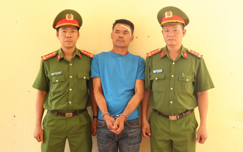 Bắt Ng&ocirc; Văn Long SN 1993, kẻ tấn c&ocirc;ng thiếu t&aacute; c&ocirc;ng an phải kh&acirc;u 40 mũi - Ảnh 3.