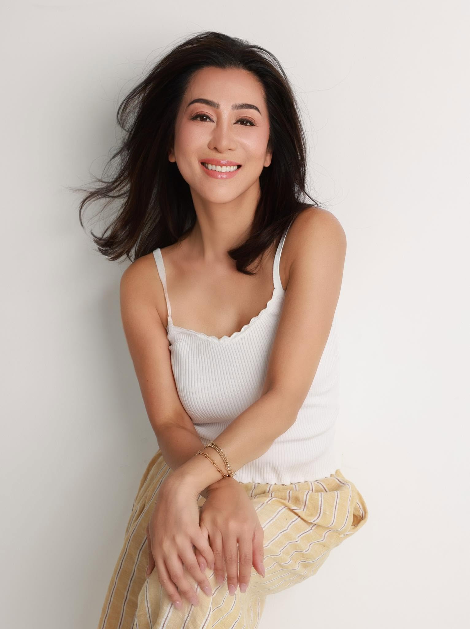 MC Kỳ Duy&ecirc;n 61 tuổi bị soi nhan sắc khi livestream - Ảnh 2.