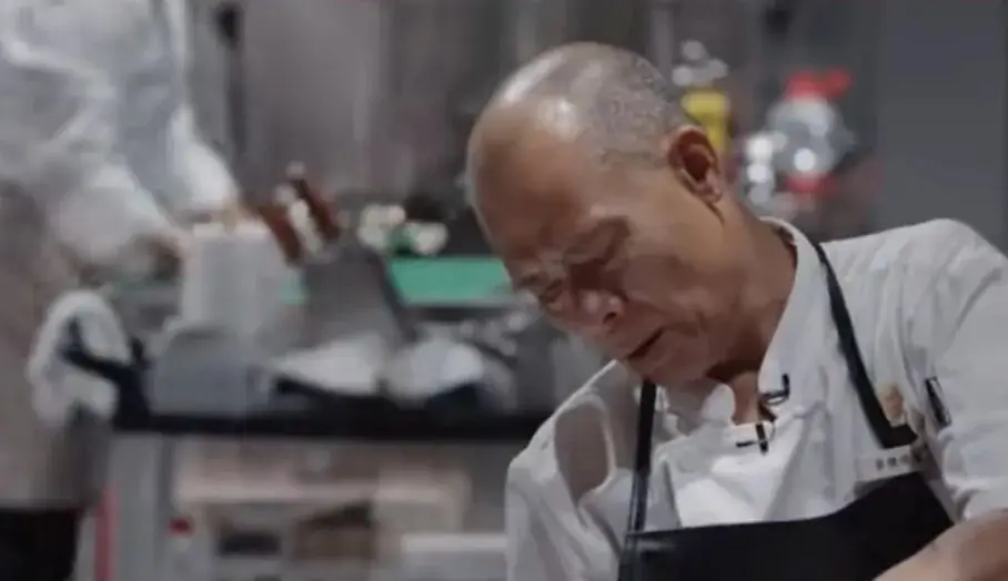 &Ocirc;ng chủ qu&aacute;n lẩu g&agrave; kh&ocirc;ng muốn nổi tiếng nhưng lại th&agrave;nh hiện tượng mạng - Ảnh 6.