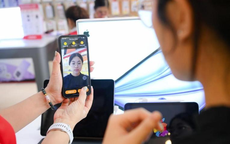 Chậm 120 ph&uacute;t sau khi đổi điện thoại, nguy cơ bị kh&oacute;a SIM rất cao nếu bỏ qua bước n&agrave;y: Cụ thể ra sao? - Ảnh 1.