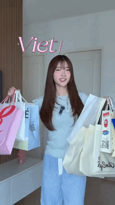 Việt Nam trở th&agrave;nh thi&ecirc;n đường shopping haul cho du kh&aacute;ch quốc tế - Ảnh 1.