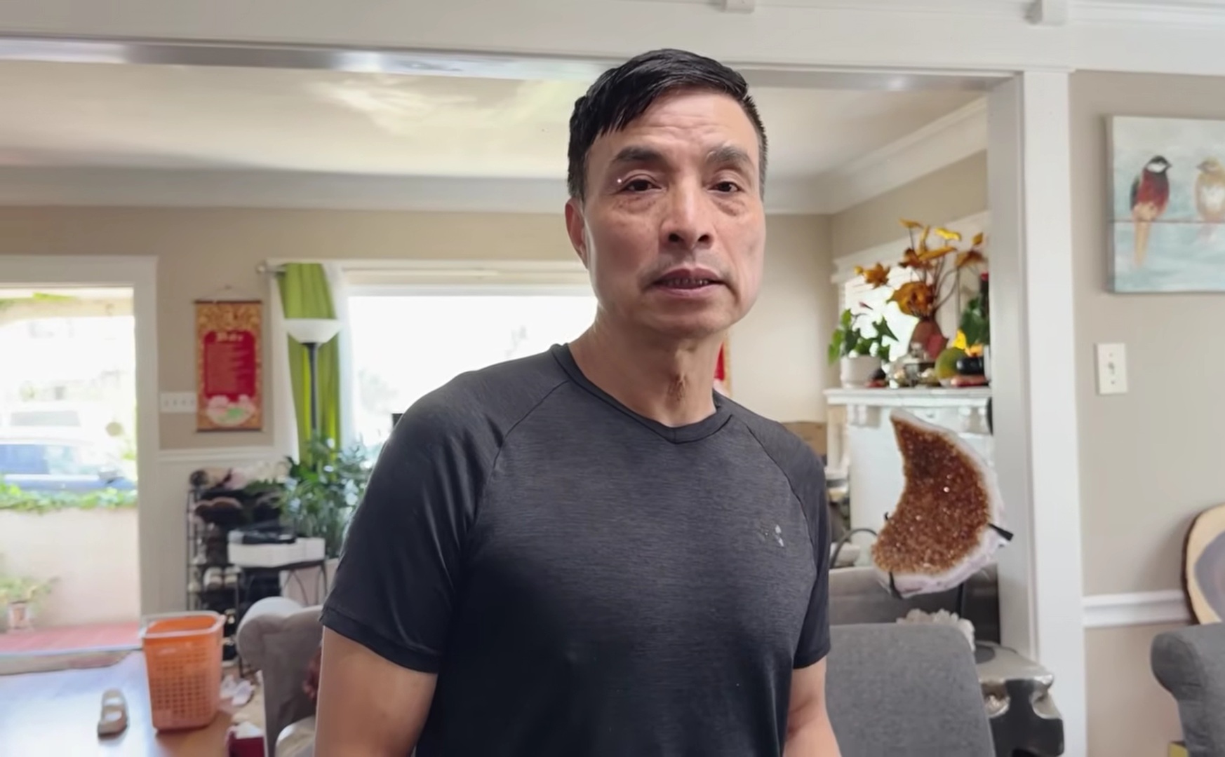 Bố ruột b&eacute; Xu&acirc;n Mai x&oacute;t xa: "Hai cha con t&ocirc;i gặp nhau được đ&uacute;ng một lần" - Ảnh 1.