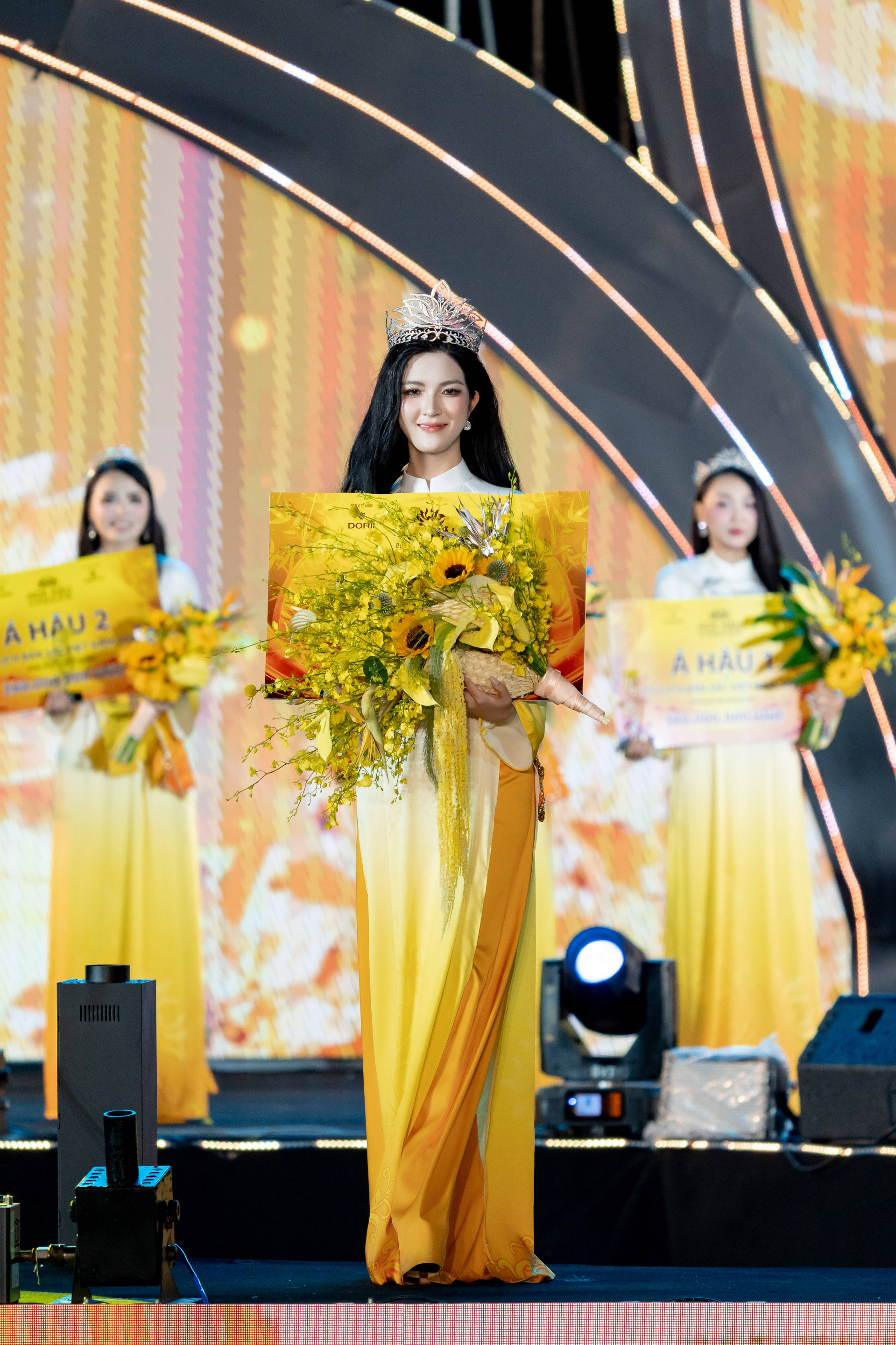 Nữ sinh Thanh H&oacute;a đăng quang Hoa hậu Du lịch Bản sắc Việt Nam 2026 - Ảnh 3.
