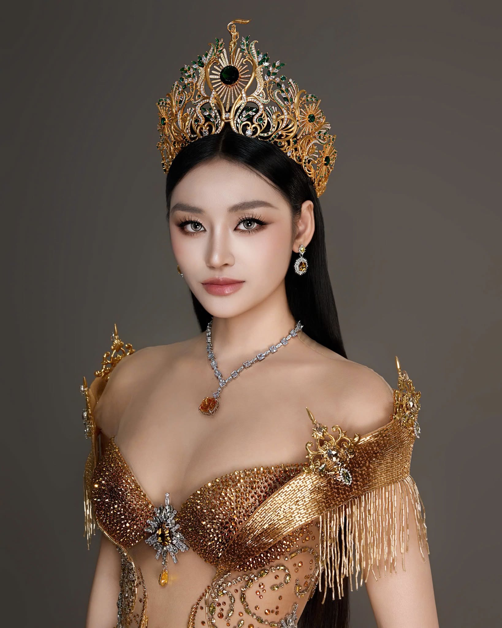 Emoura Phạm chính thức đăng quang Miss Grand Vietnam 2026, Á hậu 1 Ngô Bảo Ngọc cũng được thi quốc tế - Ảnh 16.