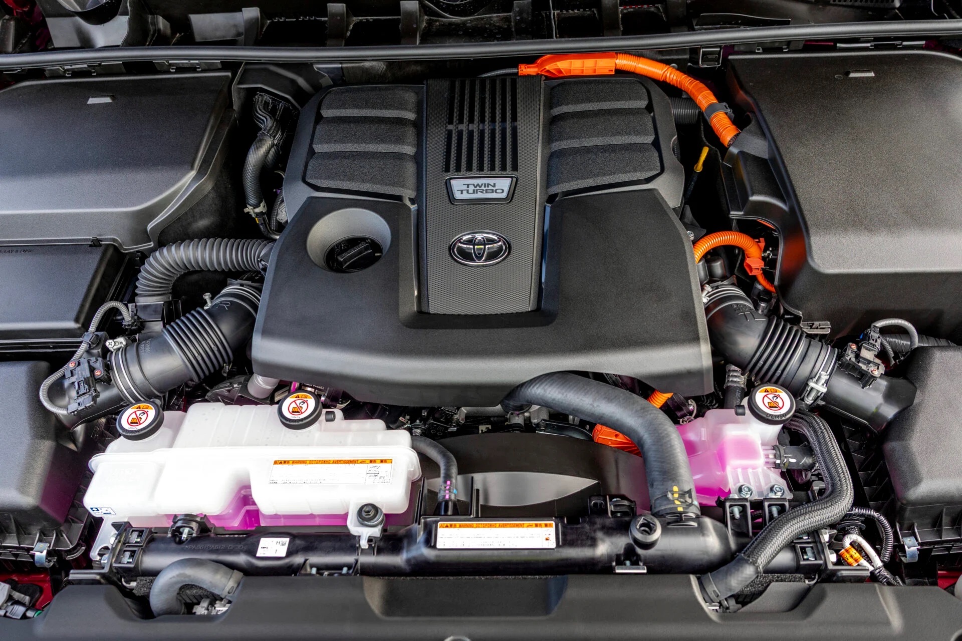 Đại lý báo Toyota Land Cruiser hybrid ra mắt Việt Nam trong tháng 9, khách muốn nhận xe sớm phải trả thêm gần 900 triệu đồng - Ảnh 2.